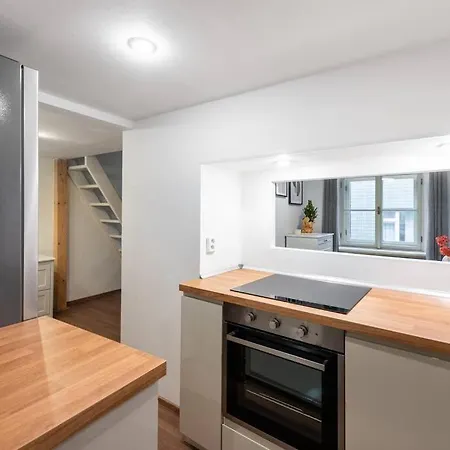 Side Apartment *