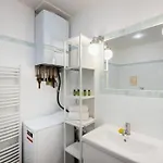 Side Apartment *