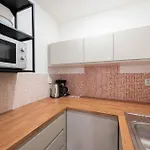 Side Apartment *